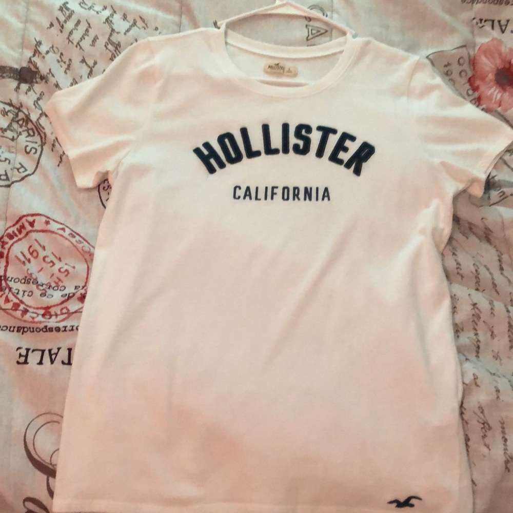 Large (US) white Hollister tee